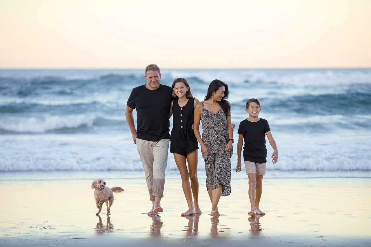 family, beach, people-6398107.jpg